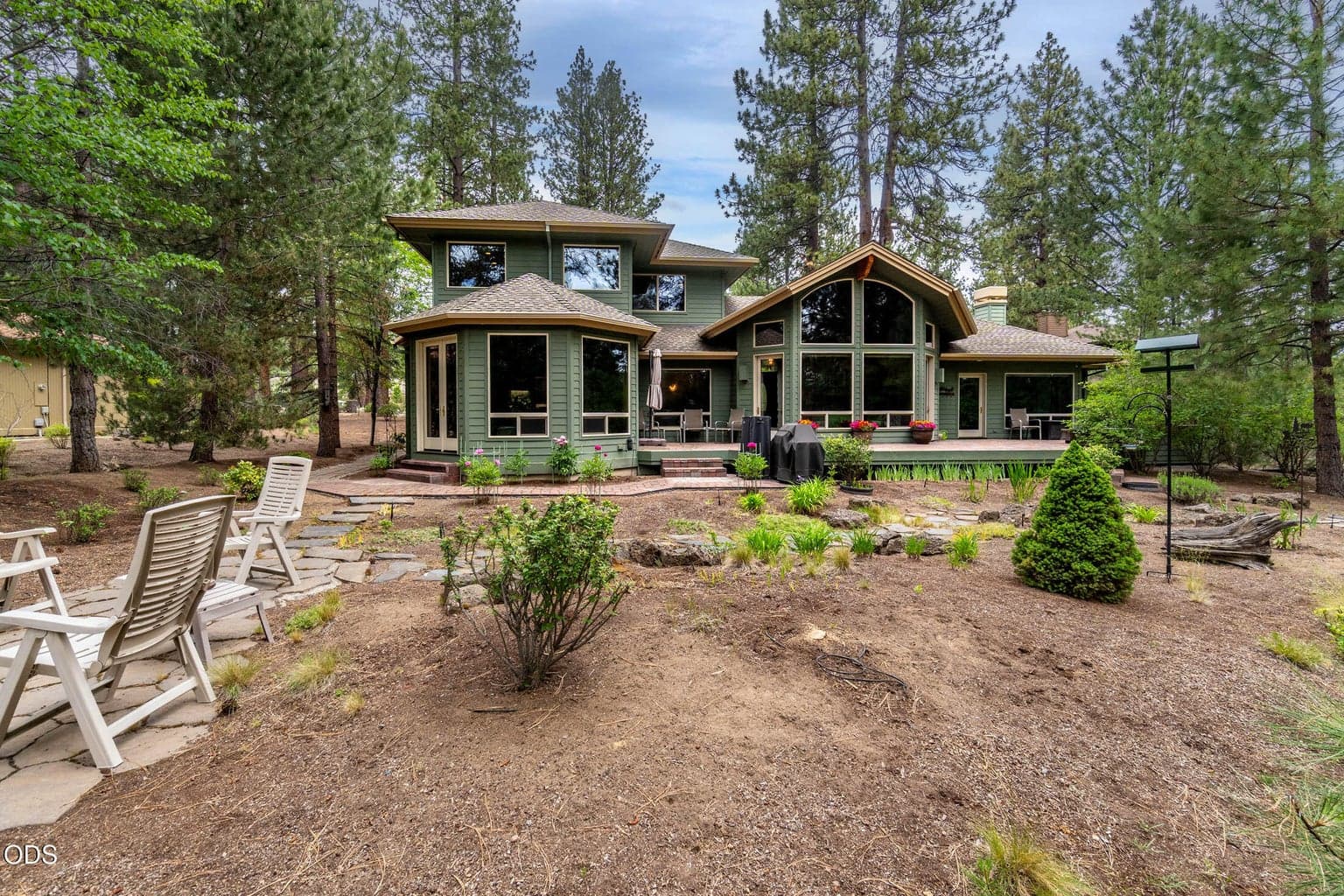 View of the rear home, which faces to the rive (east) and into the Deschutes National Forest and river, below
