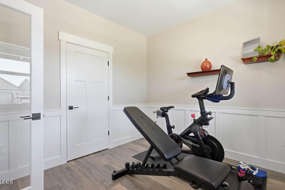 perfect room for exercise, office or bedroom