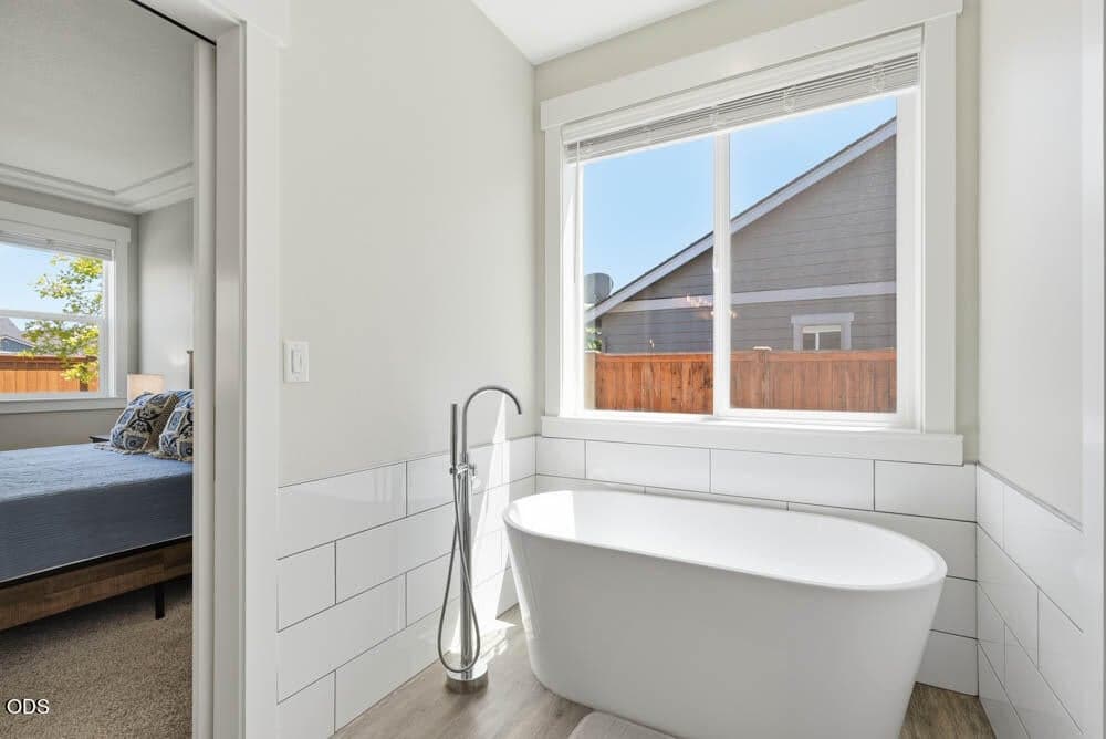 Soaking tub in primary
