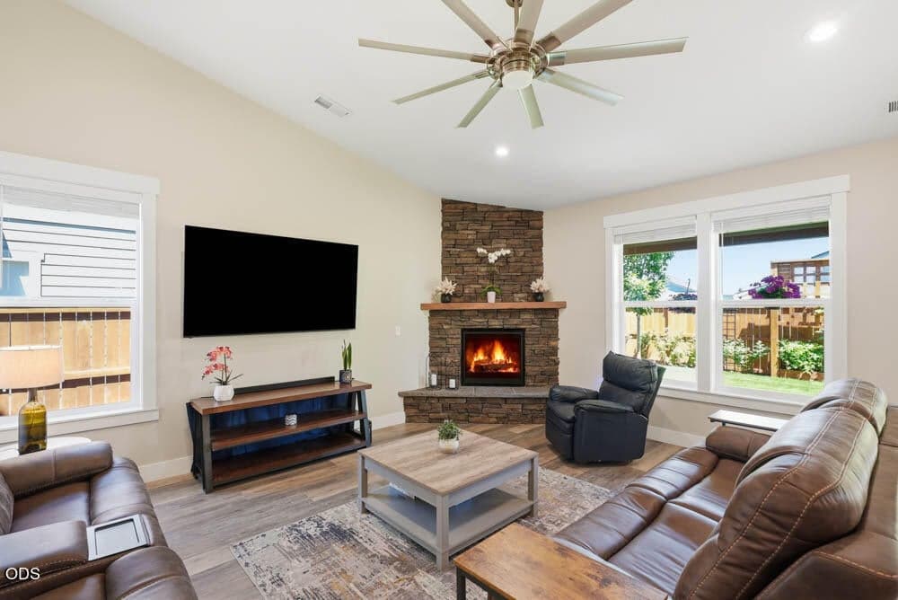 Vaulted ceilings and fireplace