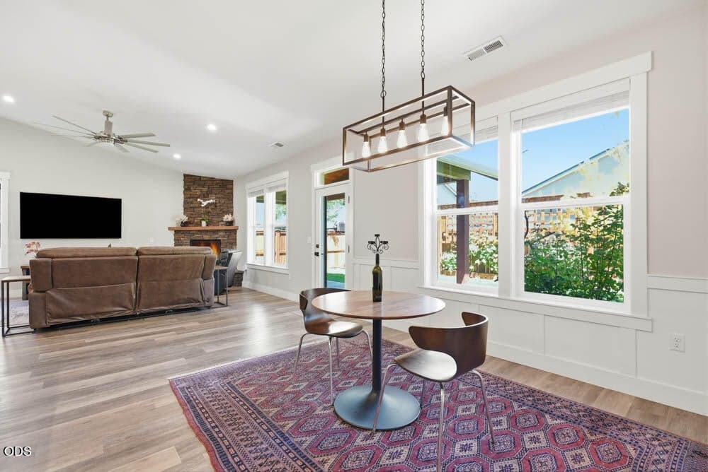 Wonderful indoor outdoor flow