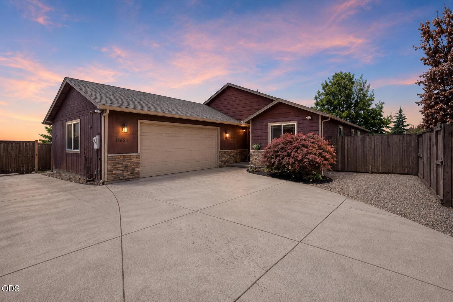 Photo of 7431 Jerae 1 of 26