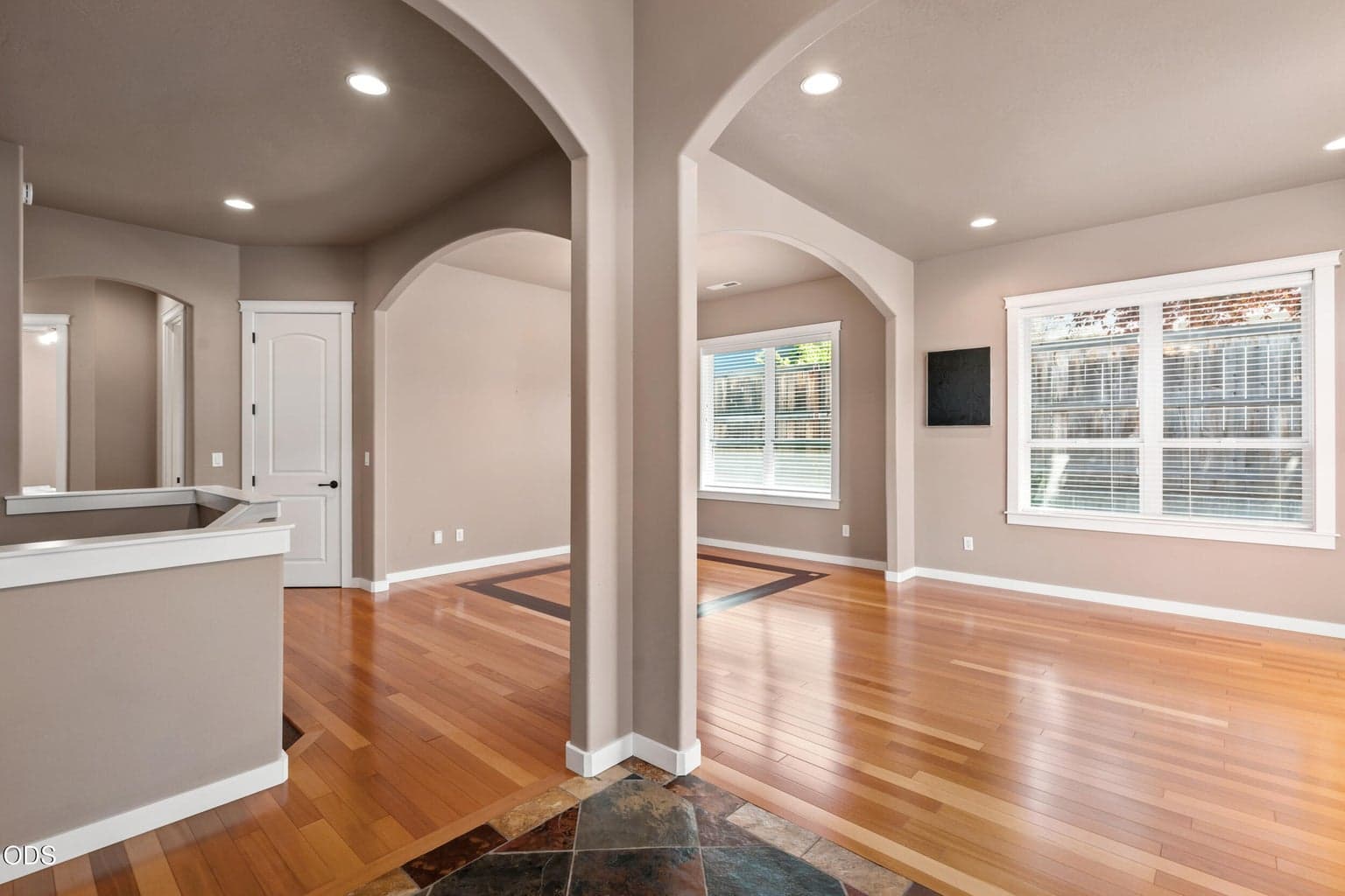 Photo of 4643 Hathaway 3 of 38