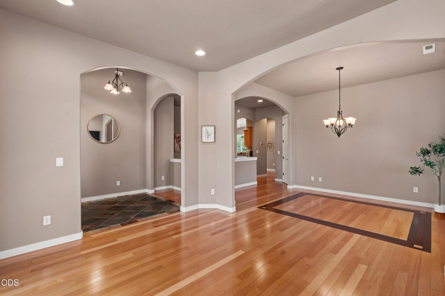Photo of 4643 Hathaway 4 of 38