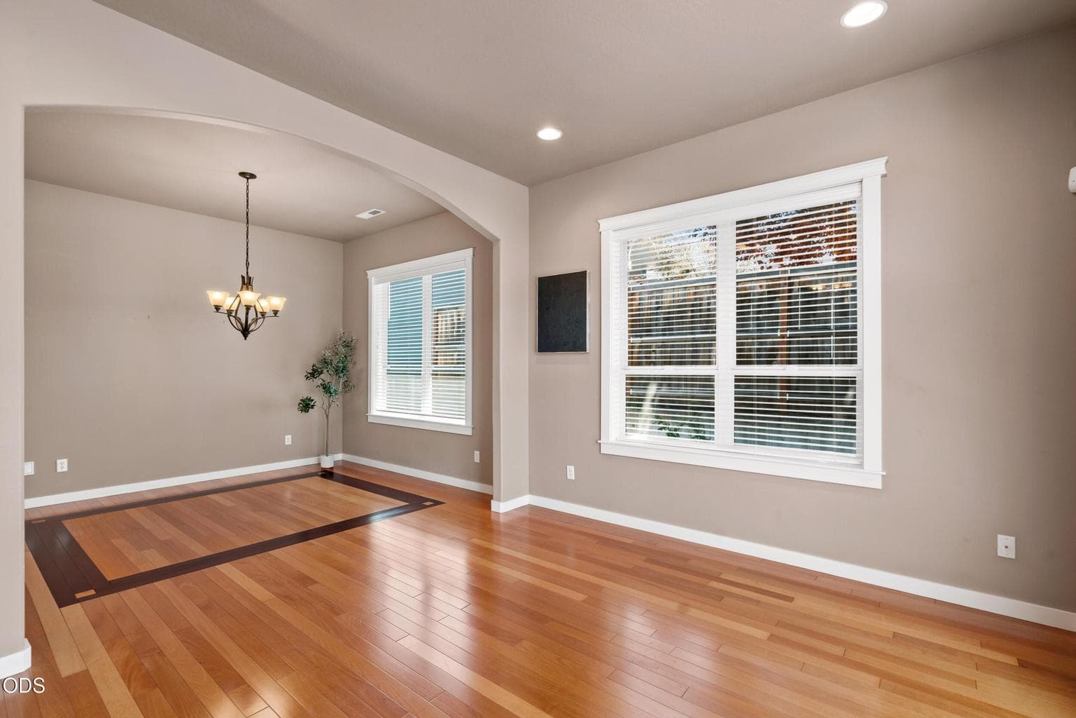 Photo of 4643 Hathaway 5 of 38