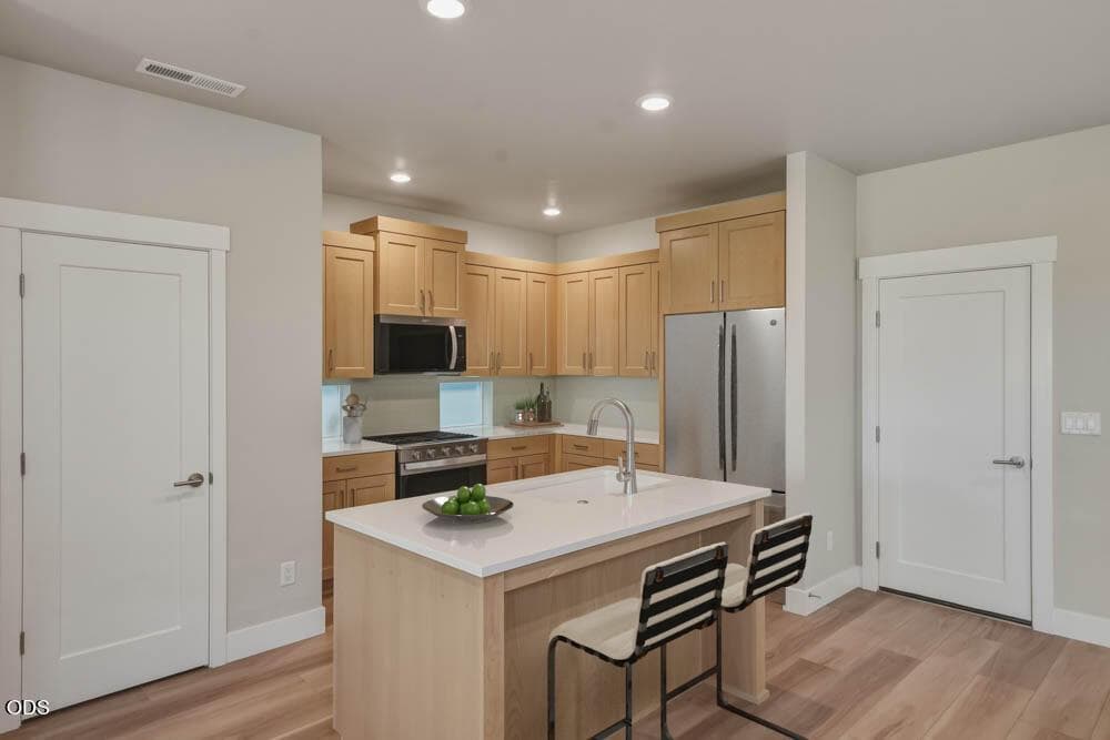 Photo of 3867 Petrosa 4 of 17