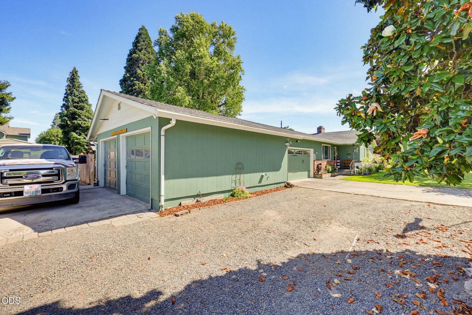 Photo of 1130 Crest Drive 1 of 39