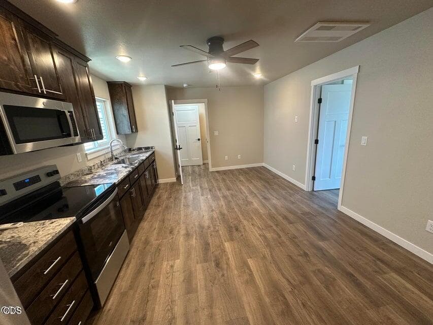 Photo of 7869 Houston 3 of 15