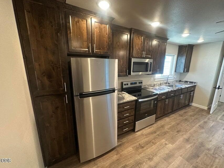 Photo of 7869 Houston 4 of 15