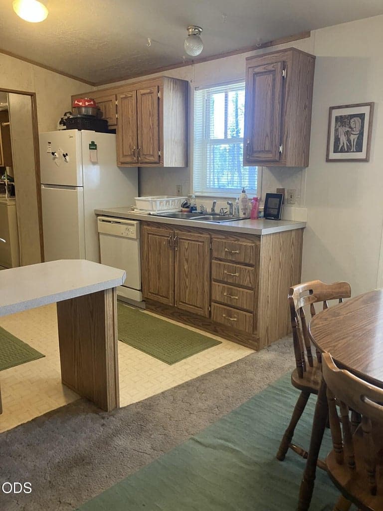 Photo of 16985 Whittier Drive 8 of 25