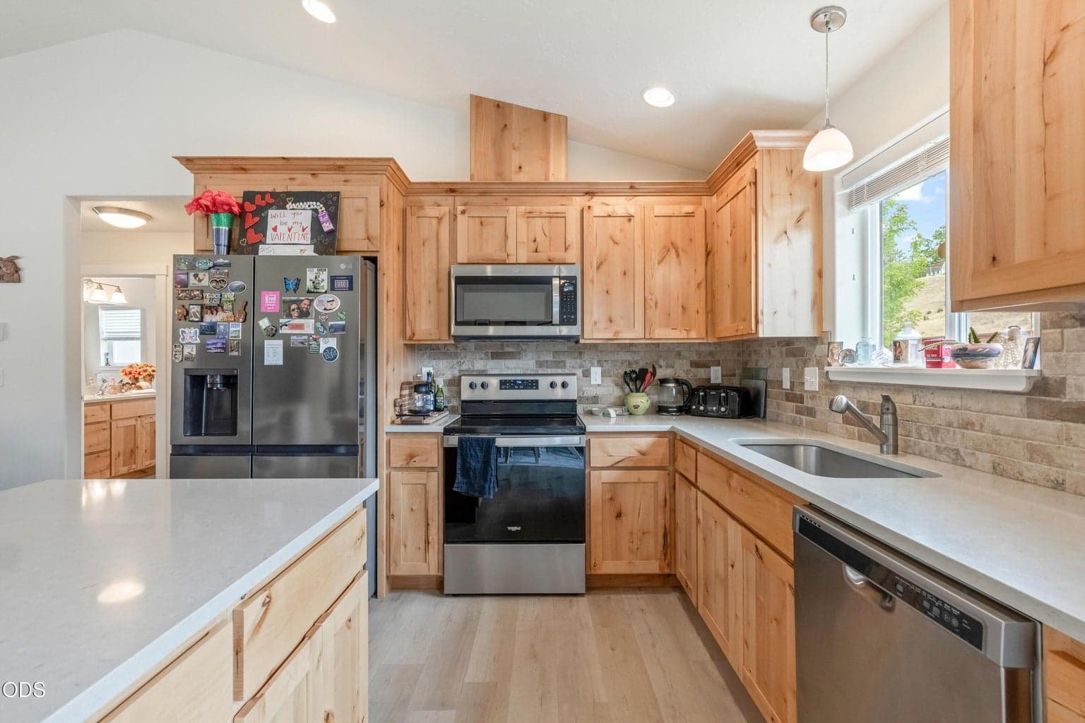 Photo of 1017 NE Crista Court 6 of 23