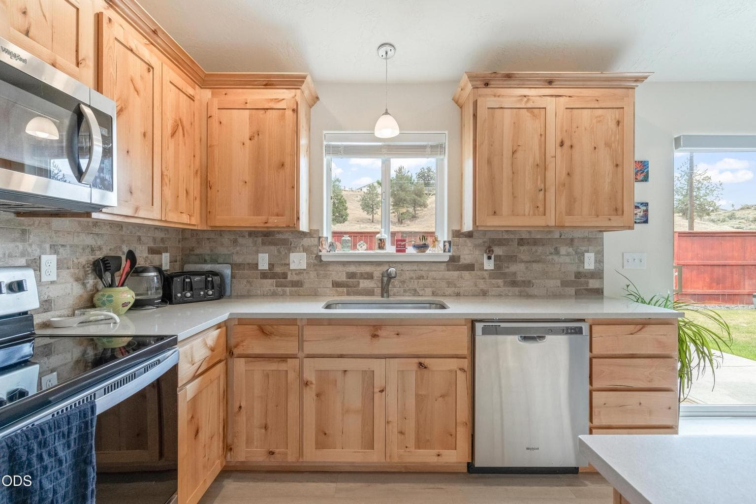 Photo of 1017 NE Crista Court 7 of 23