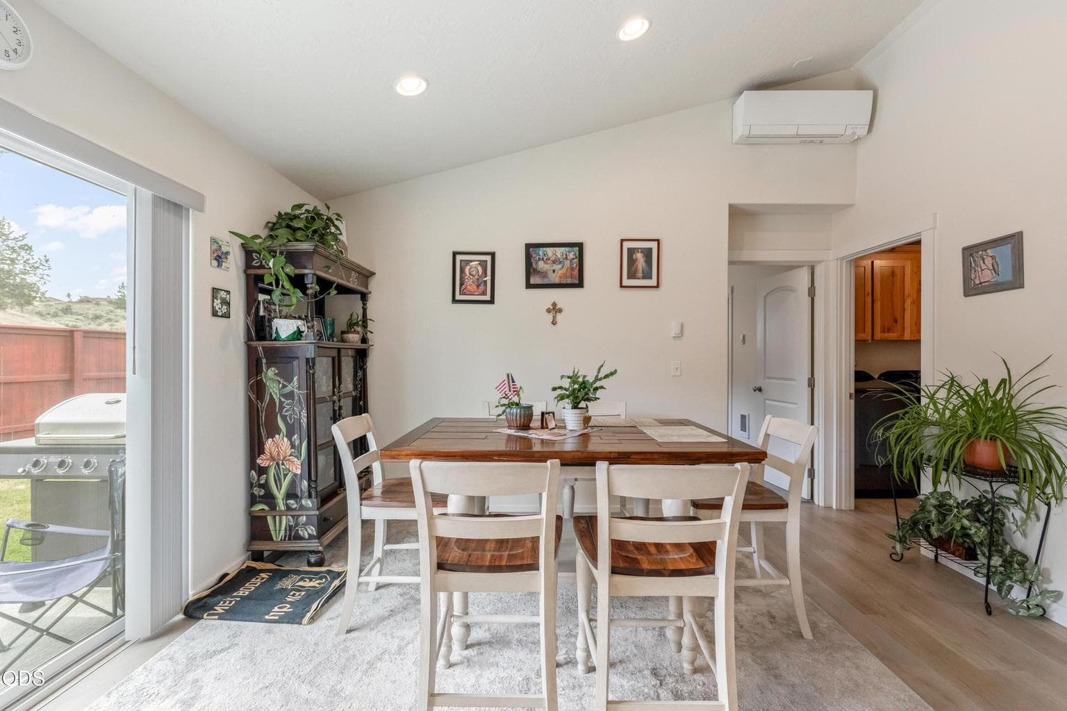 Photo of 1017 NE Crista Court 8 of 23