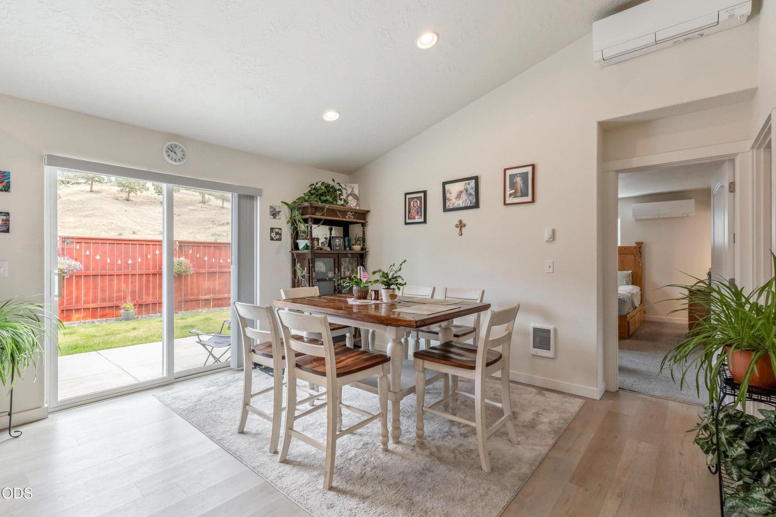 Photo of 1017 NE Crista Court 9 of 23