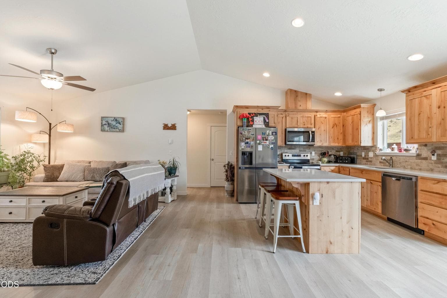 Photo of 1017 NE Crista Court 10 of 23