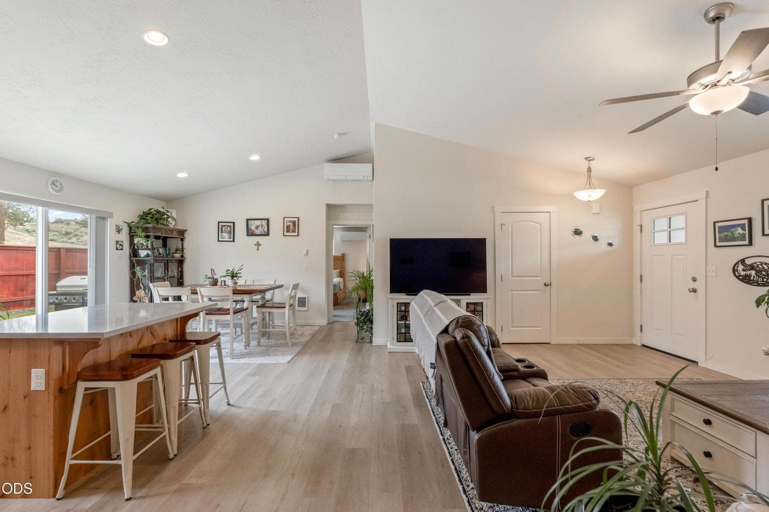 Photo of 1017 NE Crista Court 11 of 23