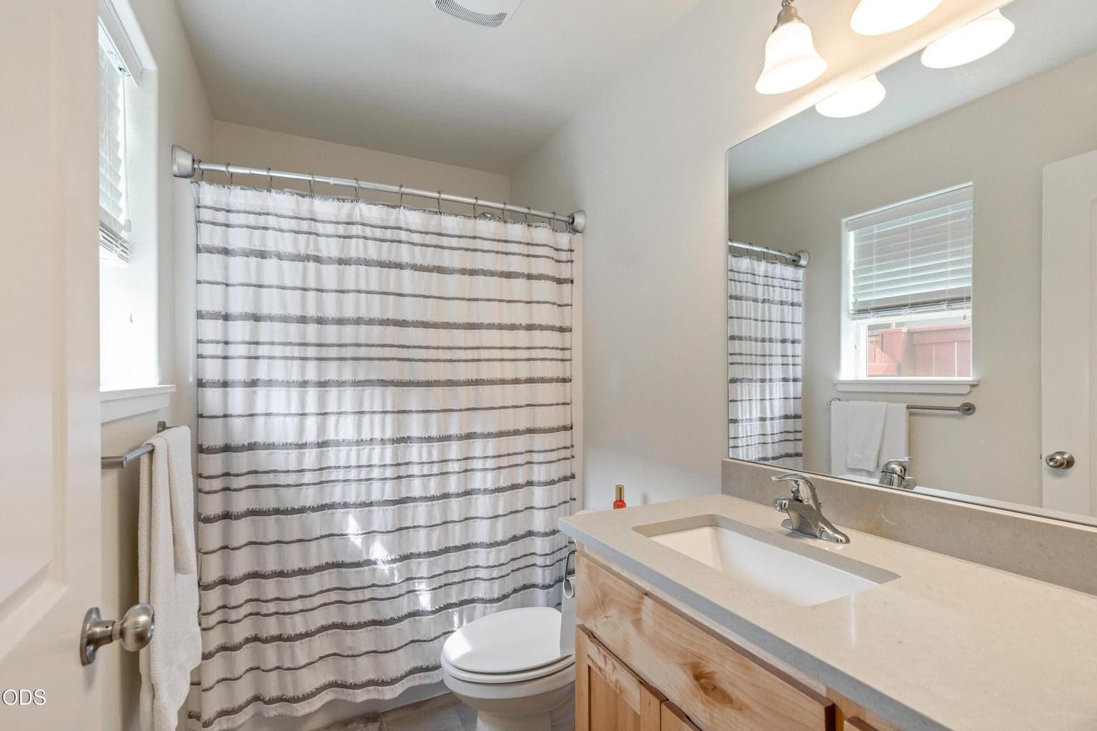 Photo of 1017 NE Crista Court 14 of 23