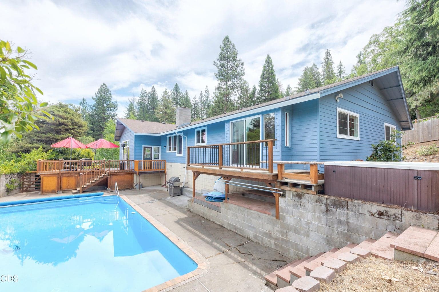 Photo of 565 Henley 1 of 58