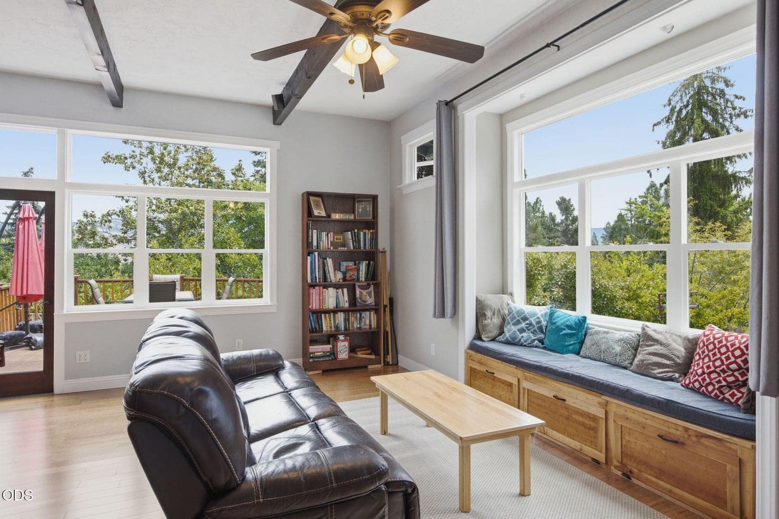 Photo of 565 Henley 5 of 58