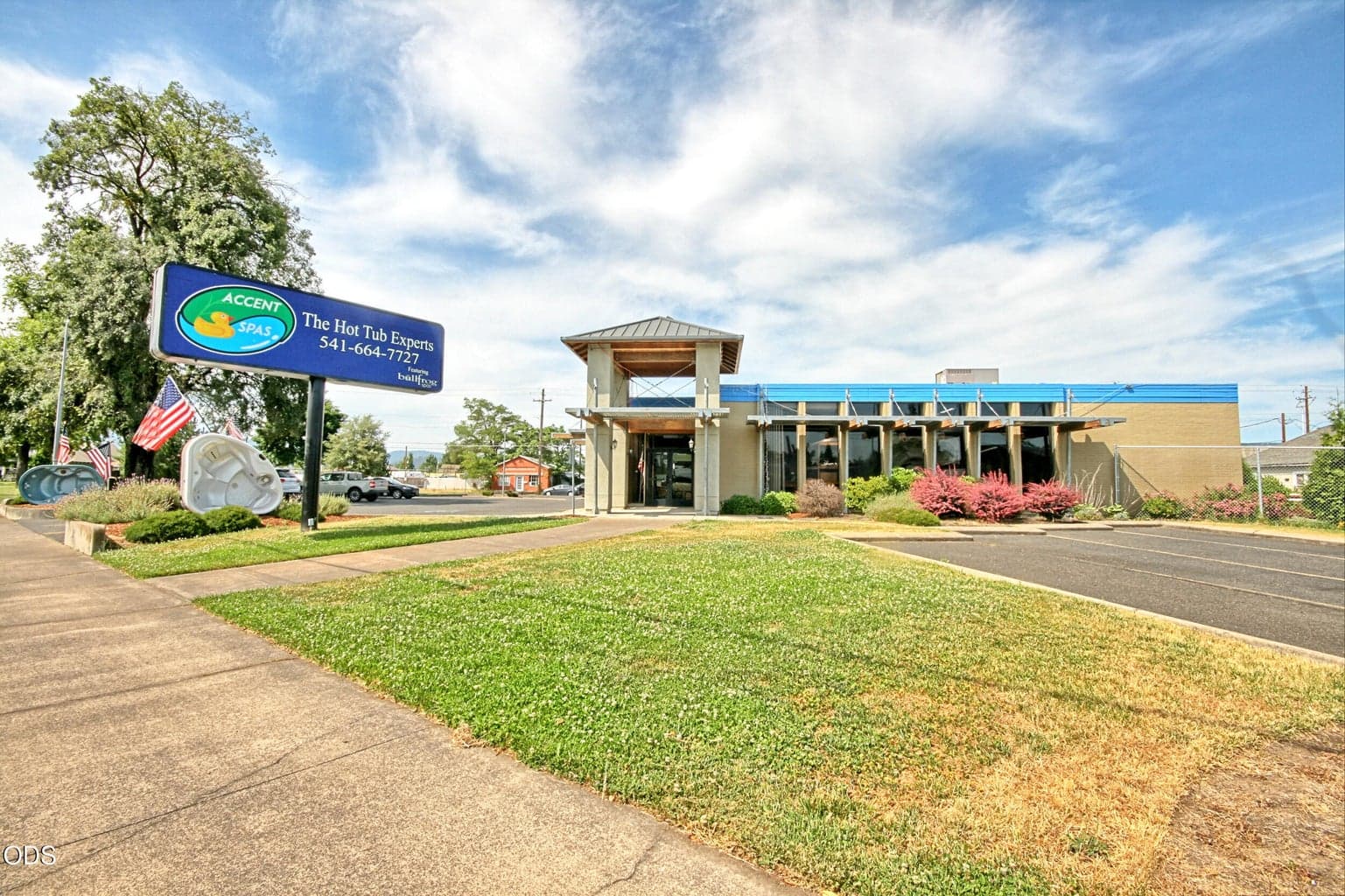 Photo of 1025 Court 1 of 63