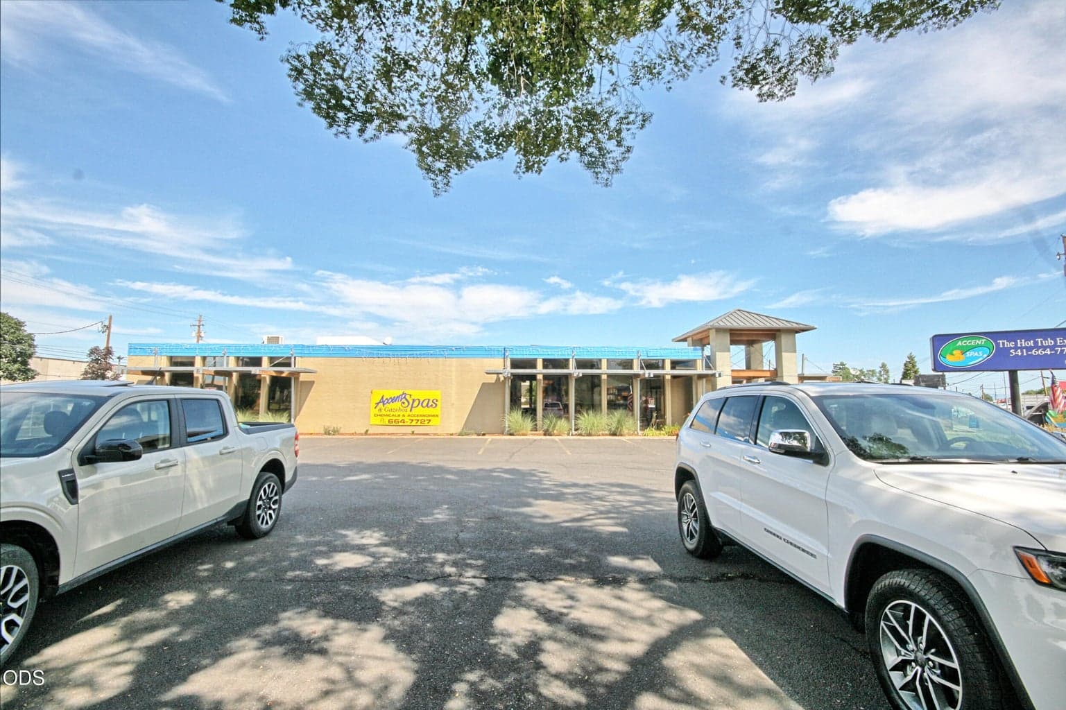 Photo of 1025 Court 3 of 63
