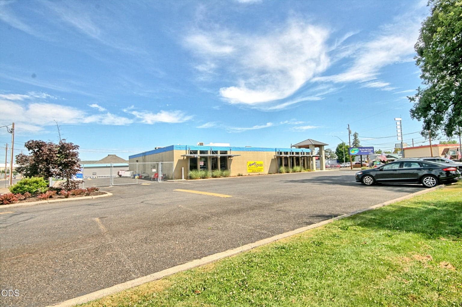 Photo of 1025 Court 2 of 63