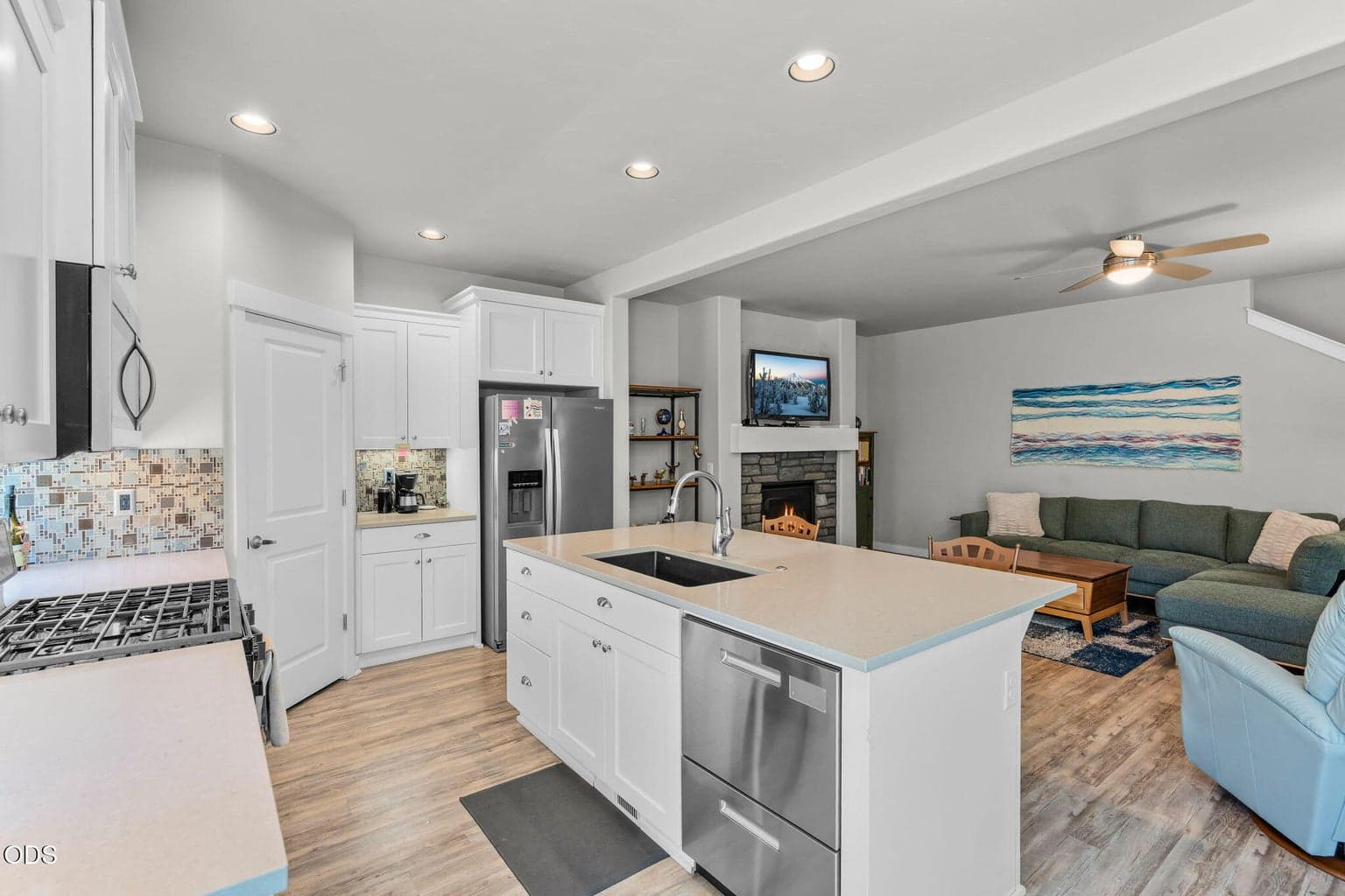 Photo of 60507 Hedgewood 14 of 50