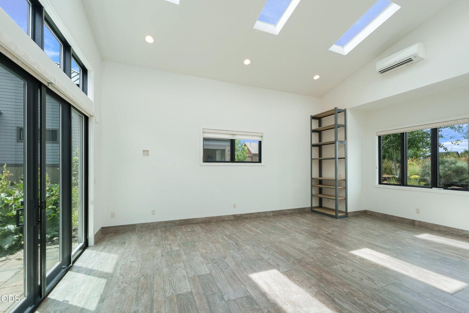 Photo of 19167 Cartwright Court 39 of 59