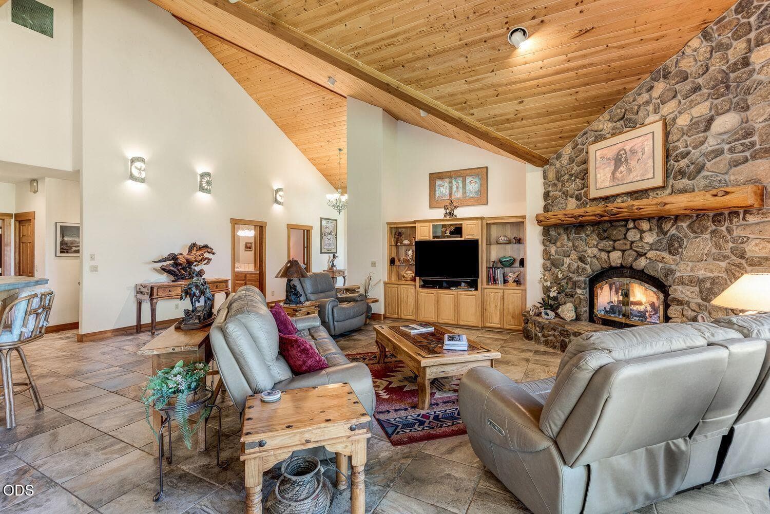 Photo of 64464 Collins Road 10 of 57