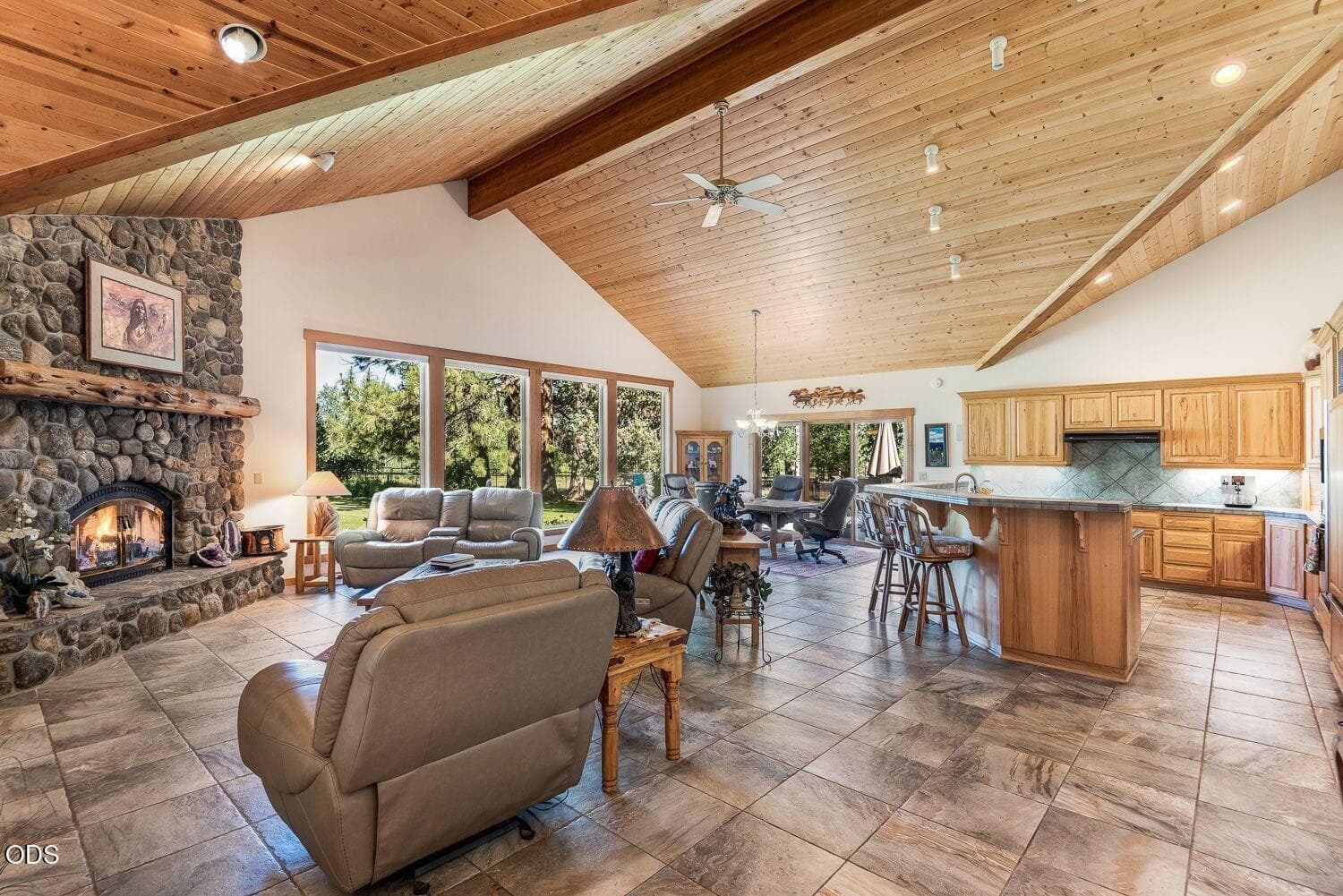 Photo of 64464 Collins Road 8 of 57