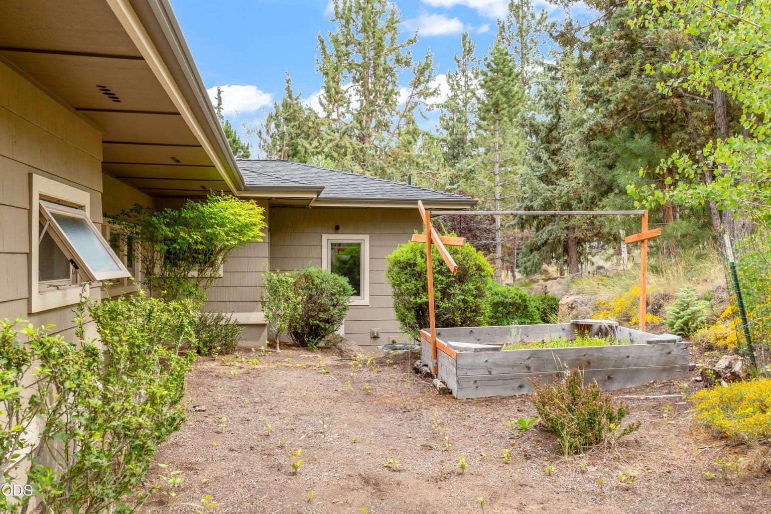 Photo of 1195 NW Remarkable Drive 29 of 32