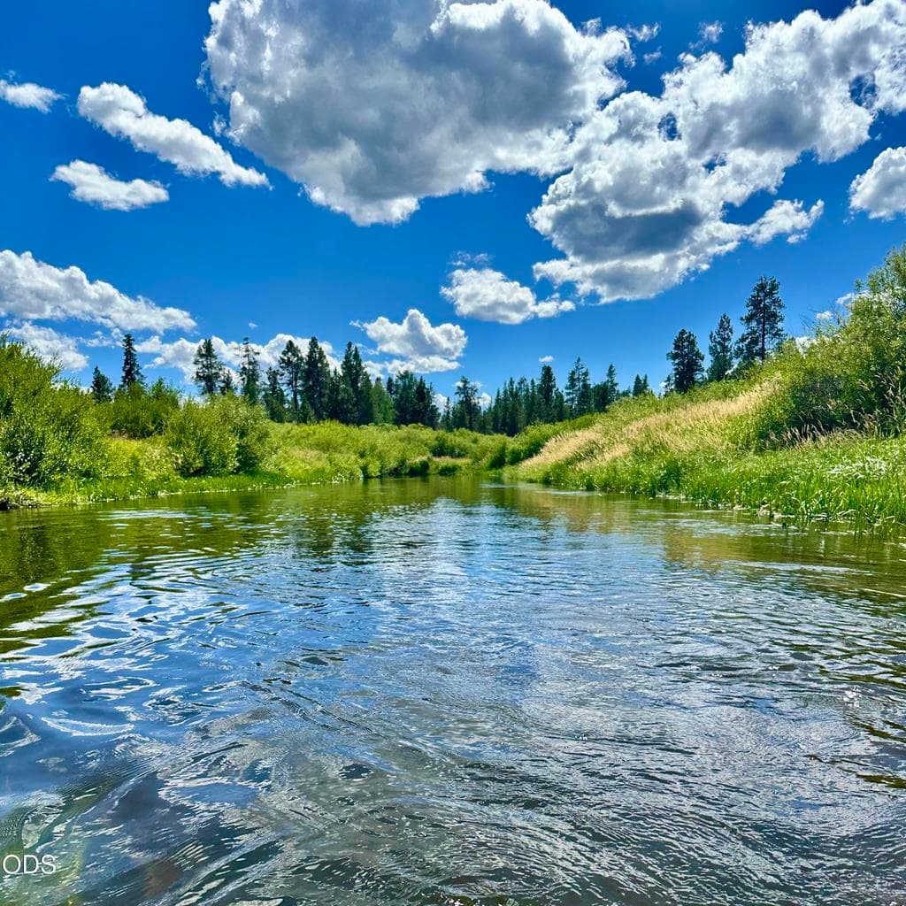 NO MOTORS ON THE LDR MEANS QUIET FLOATING, KAYAKING OR FISHING.