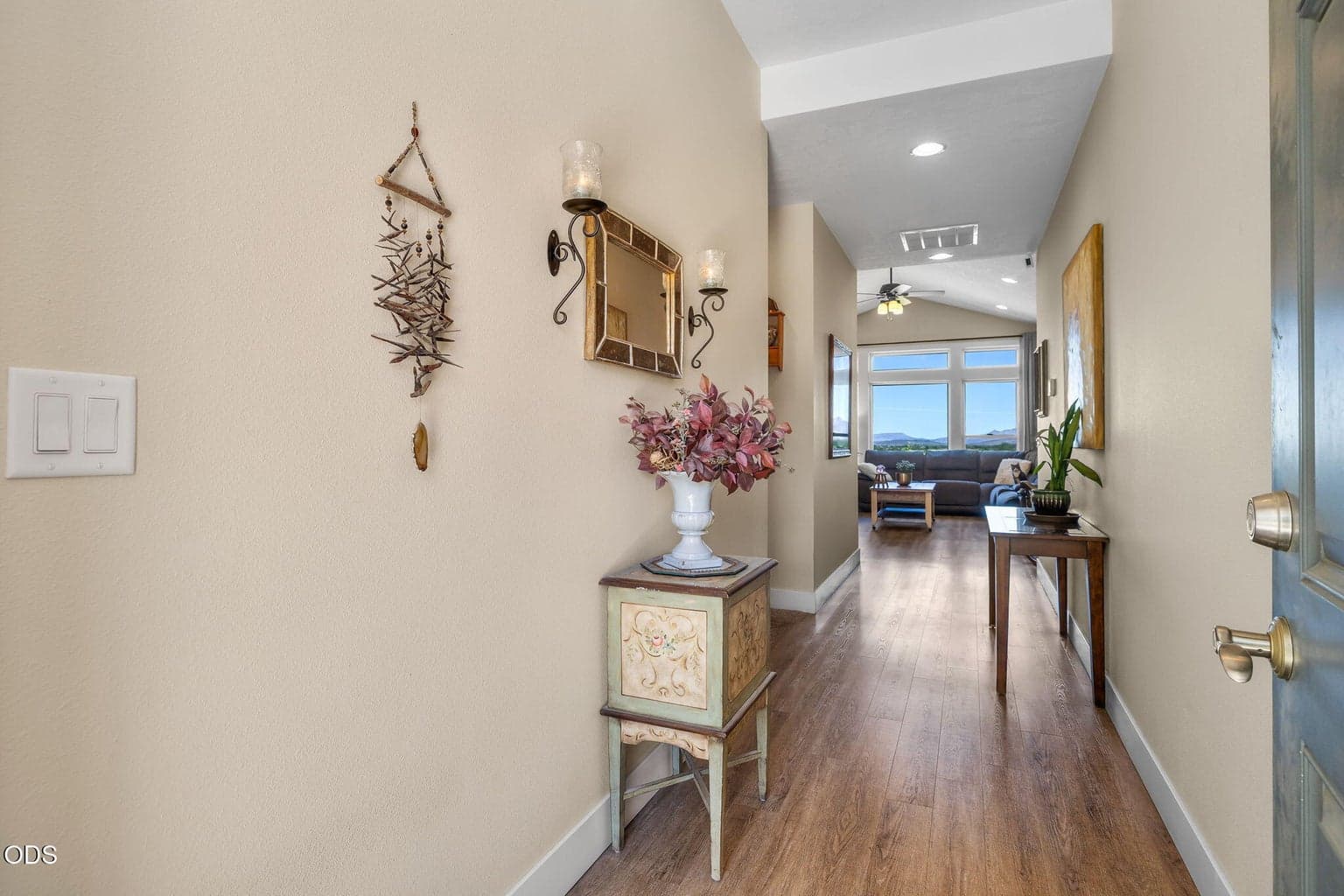 Photo of 2318 Valleyview 5 of 45