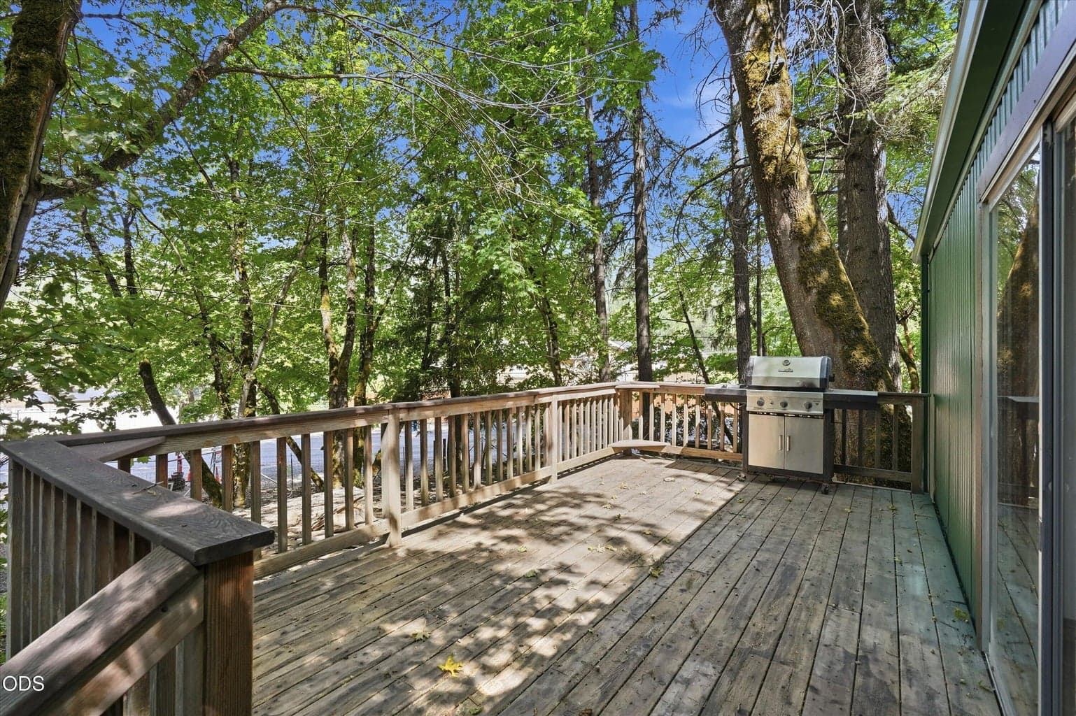 Photo of 7949 Rogue River Highway 4 of 24