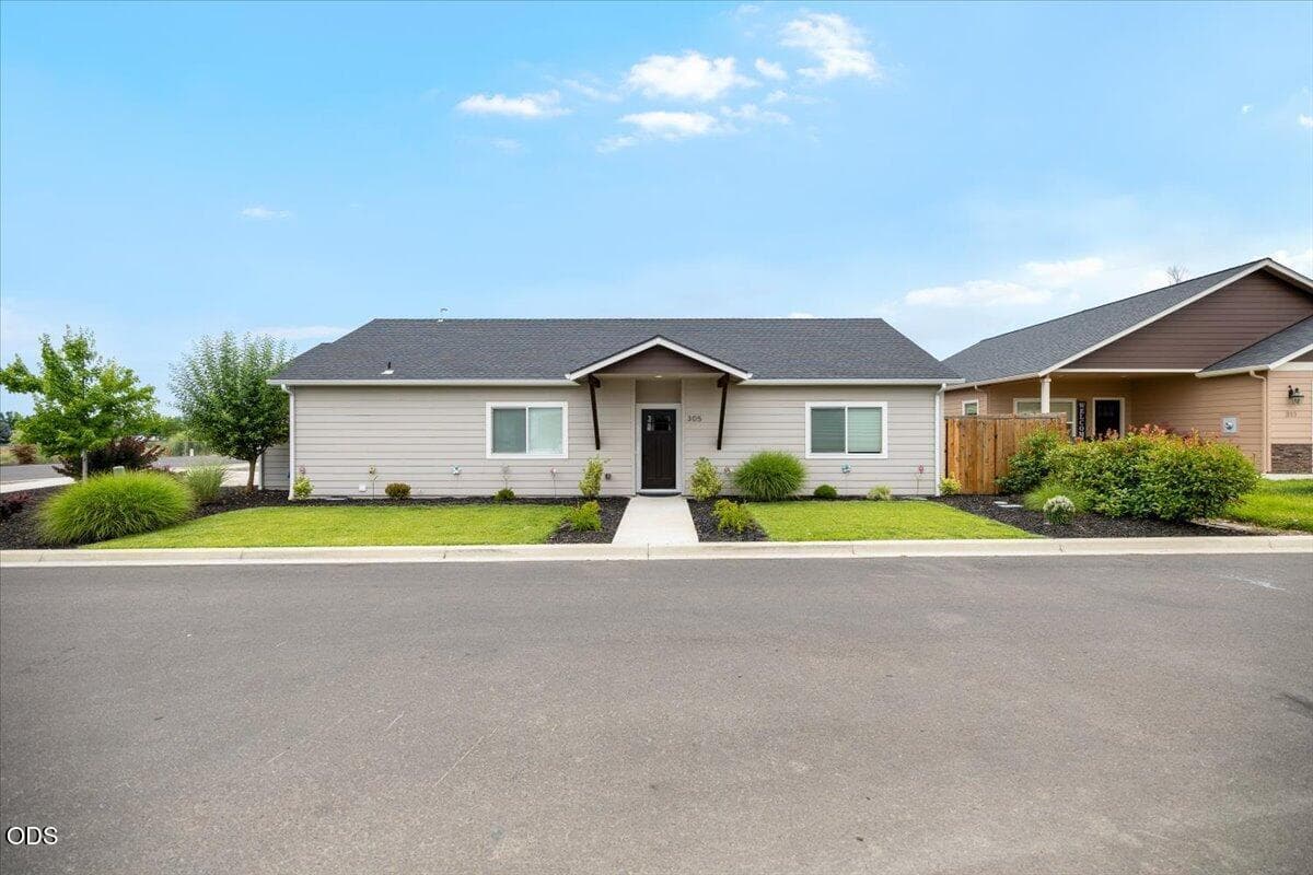 Photo of 305 Moody Lane 1 of 28