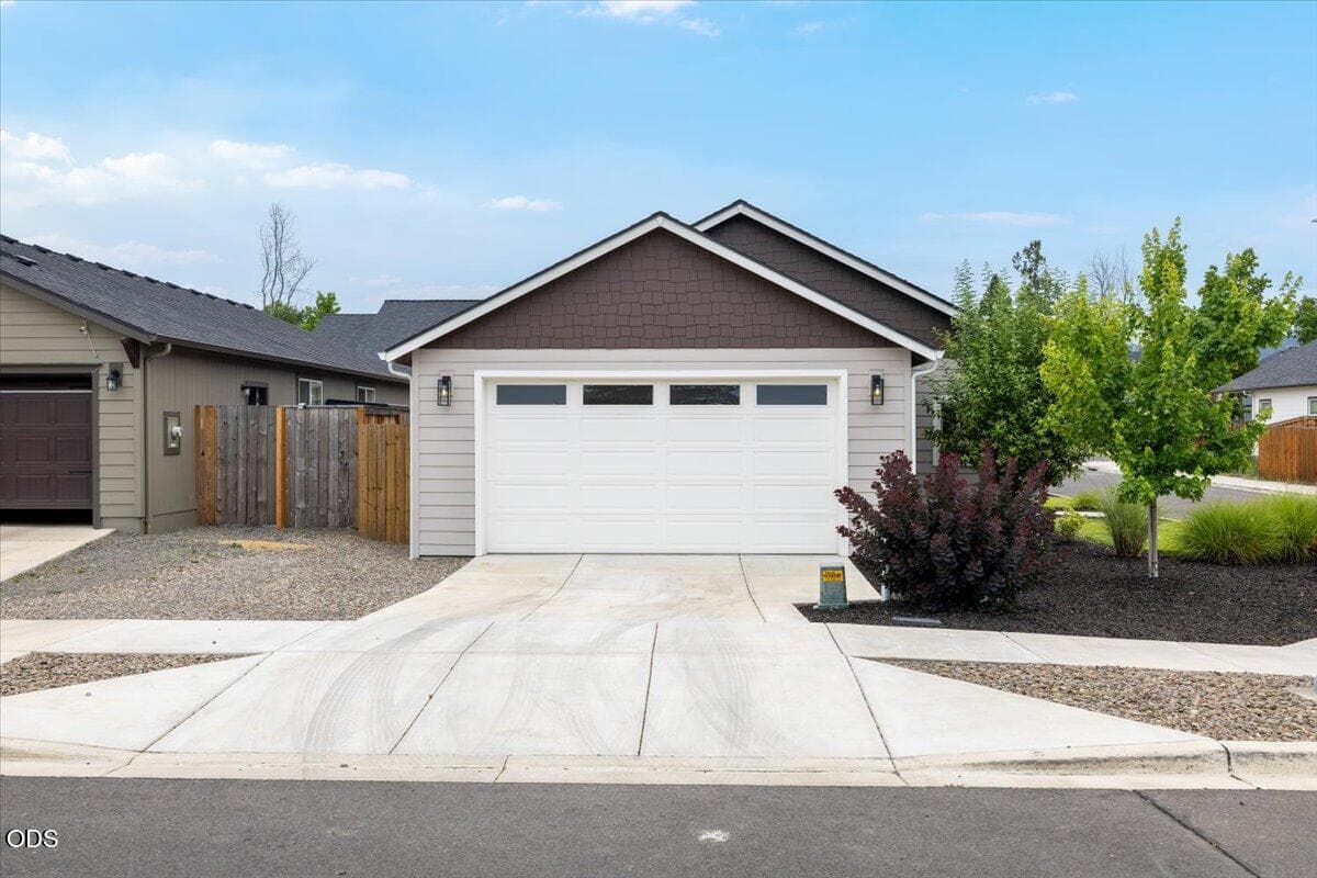 Photo of 305 Moody Lane 3 of 28