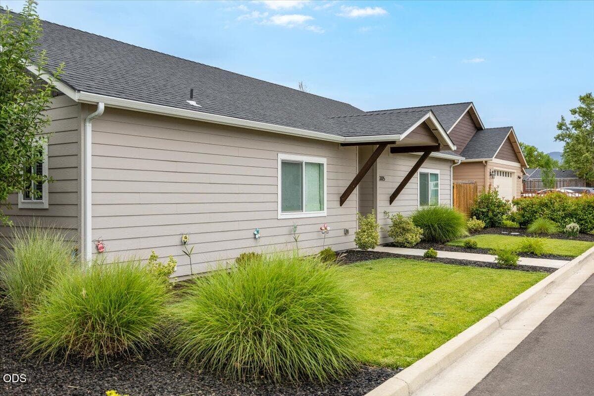 Photo of 305 Moody Lane 4 of 28