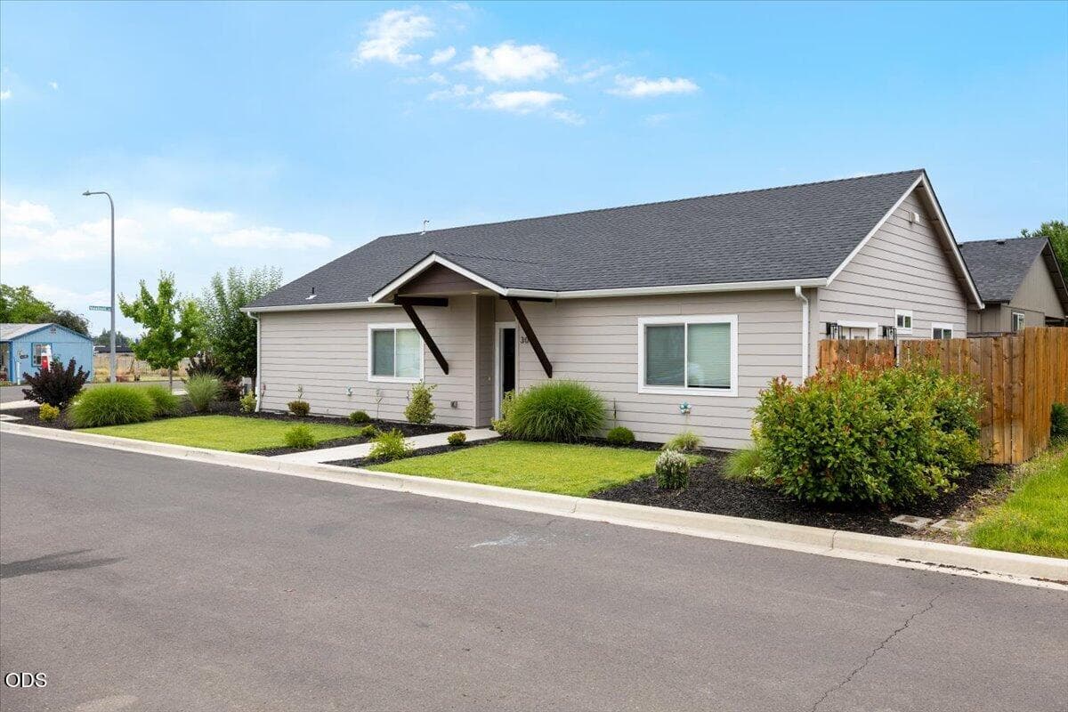 Photo of 305 Moody Lane 5 of 28
