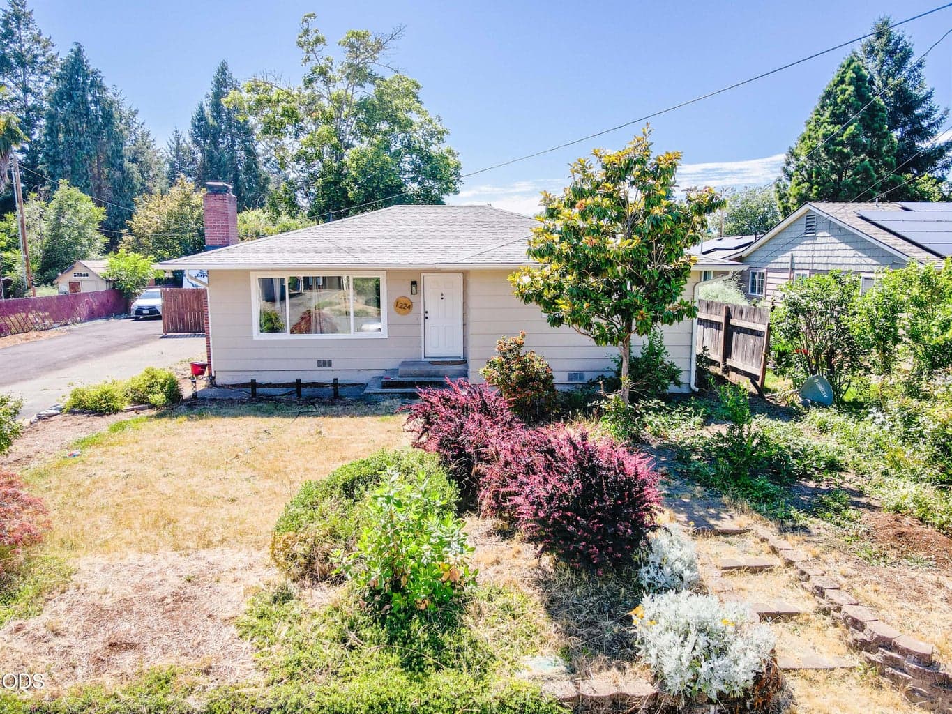 Photo of 1224 Oak 2 of 24