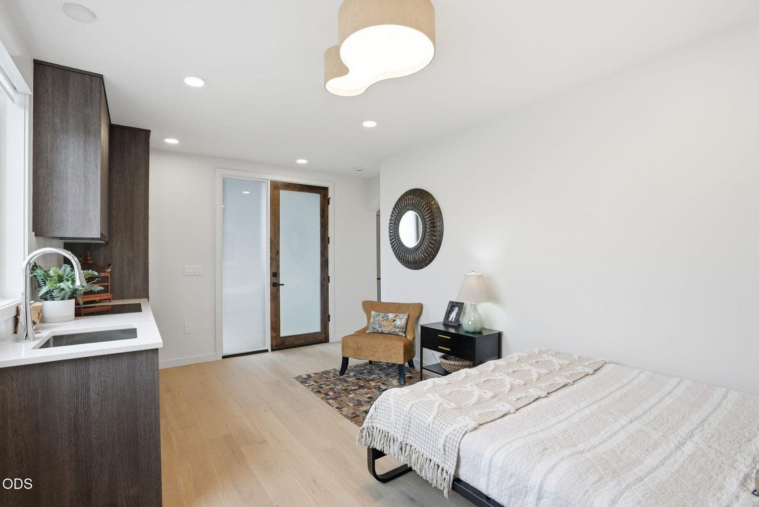 Photo is of a similar unit.
