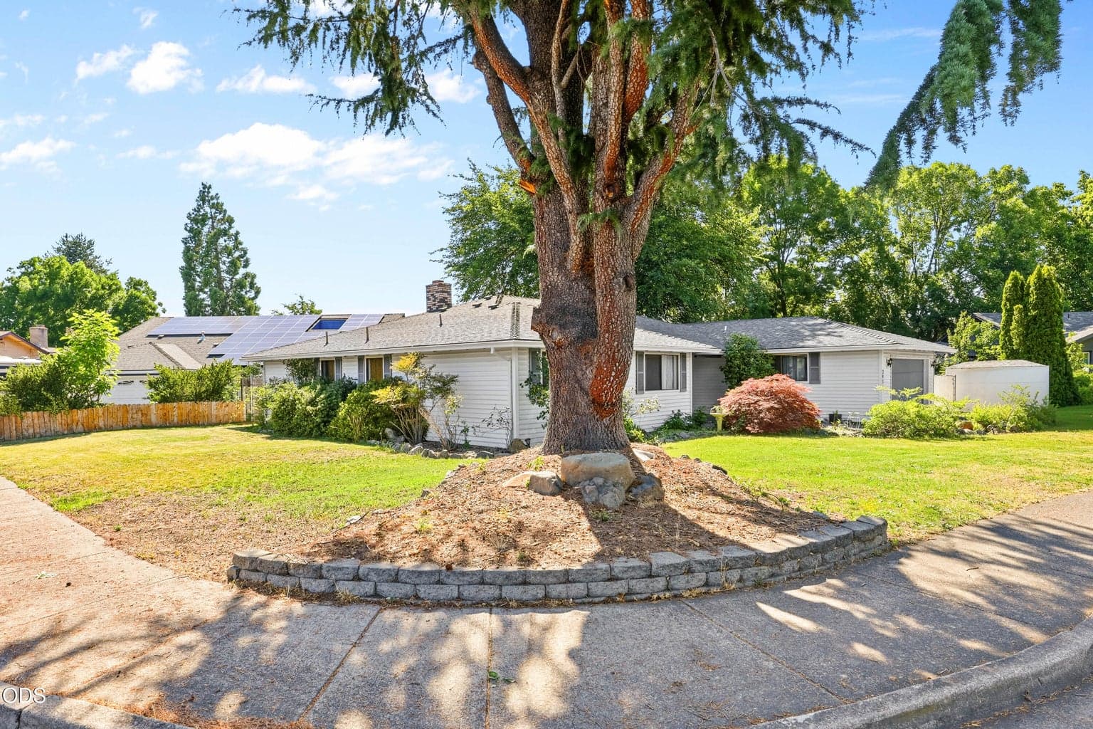 Photo of 2951 Barclay 3 of 37