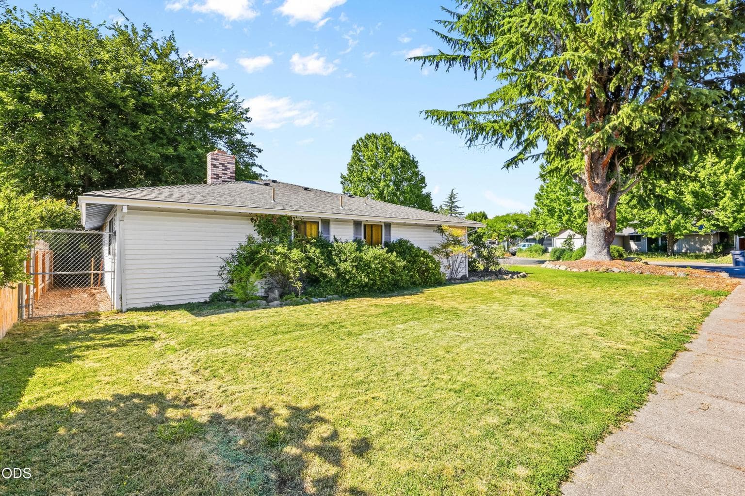 Photo of 2951 Barclay 4 of 37