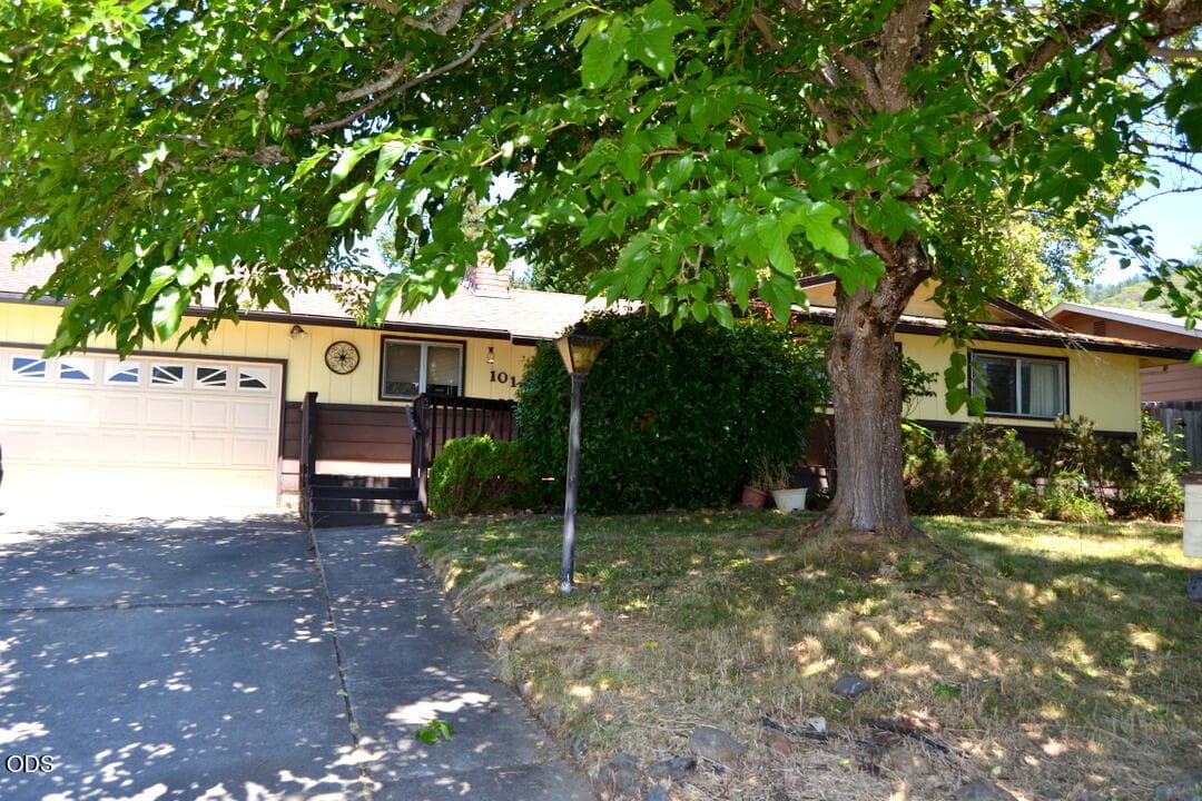 Photo of 1014 Pepperwood 1 of 28