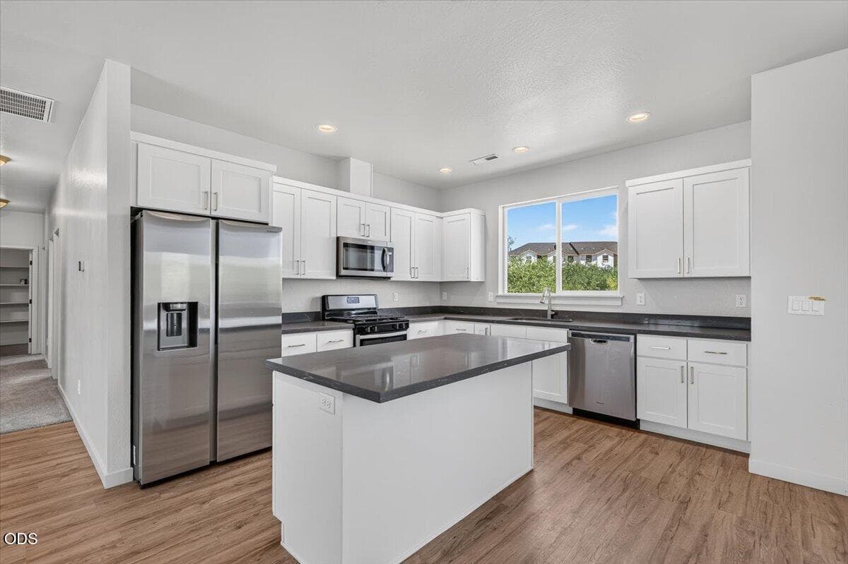 Photo of 3327 Kingsbury 3 of 27