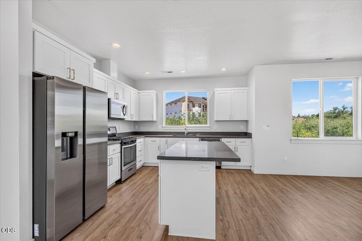 Photo of 3327 Kingsbury 4 of 27