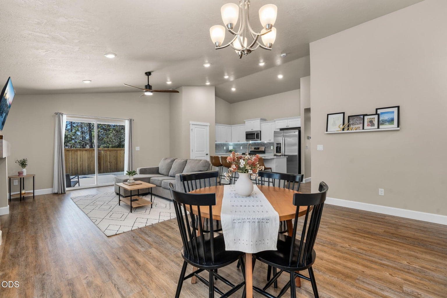 Photo of 1030 NW Varnish Lane 6 of 20