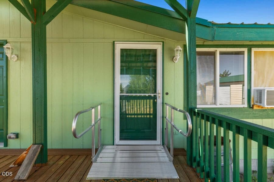 Photo of 6505 Hilyard 2 of 25