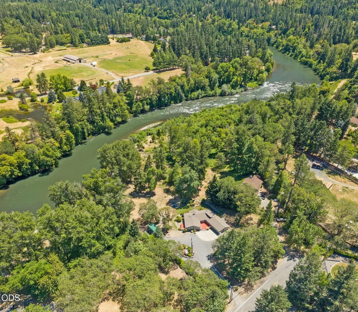 Photo of 290 Chinook Park 1 of 69