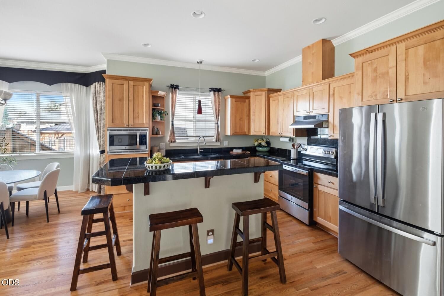 Photo of 4022 SW Majestic Avenue 10 of 52