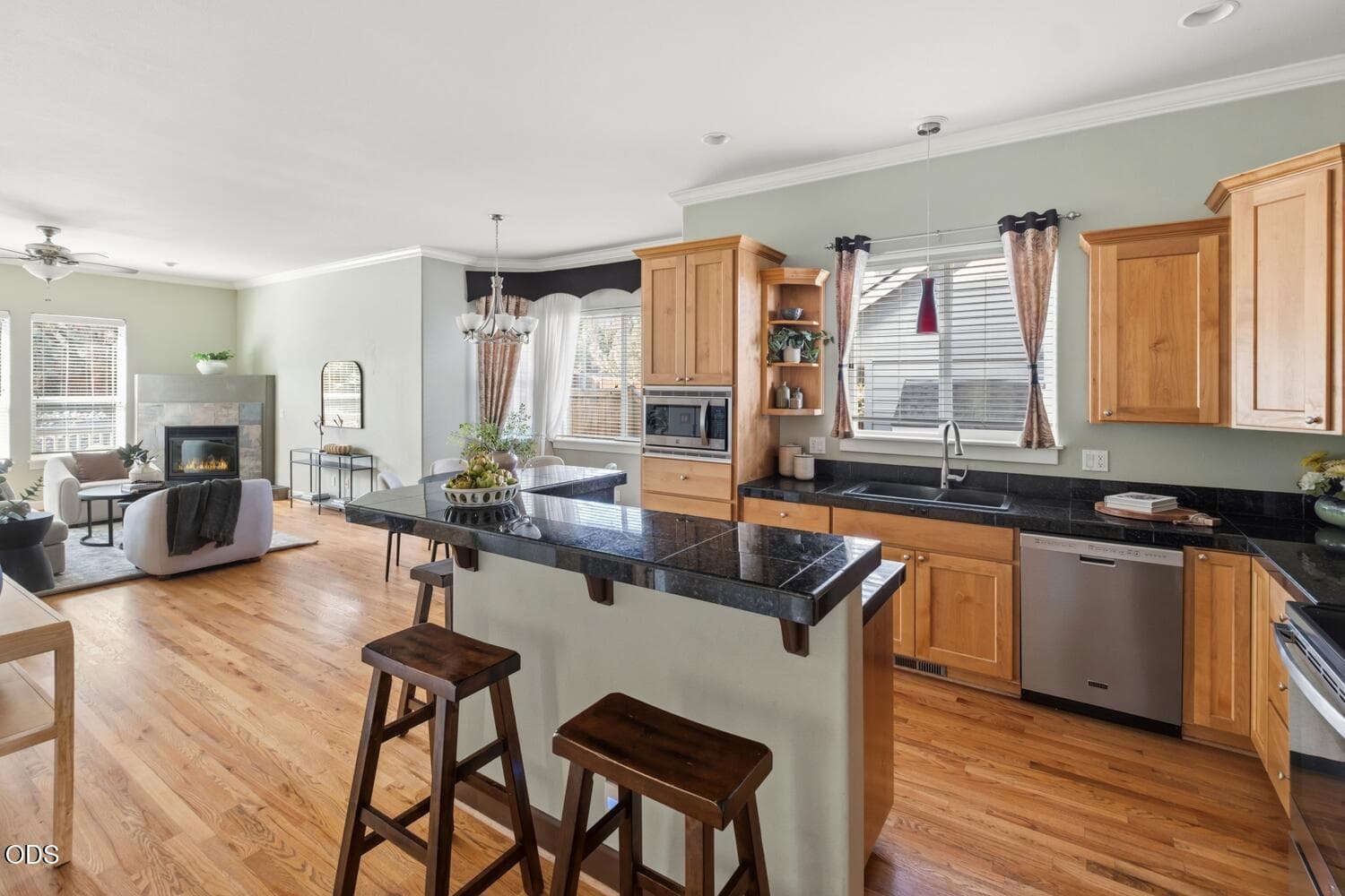 Photo of 4022 SW Majestic Avenue 11 of 52